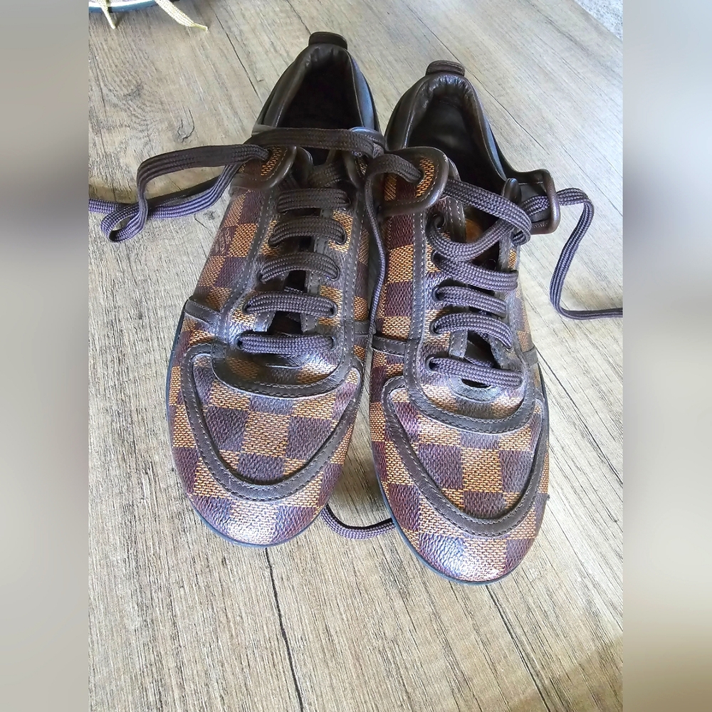Preowned Louis Vuitton Sneakers